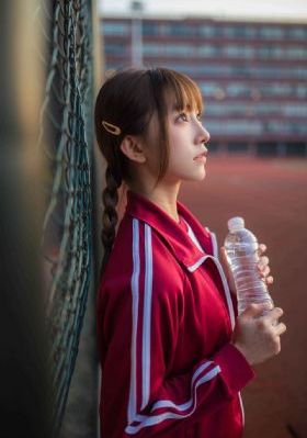 国产美女裸体挤奶A片大胸_在线完整观看