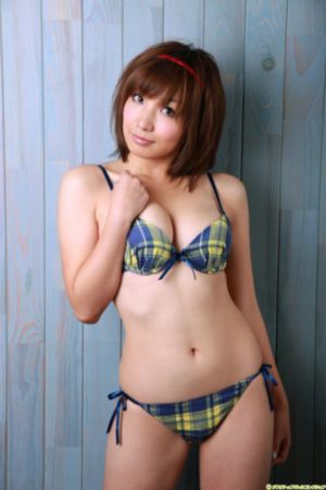 漂亮的保姆4导演_4K免费电视剧